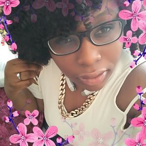 Meet your Posher, Ebony